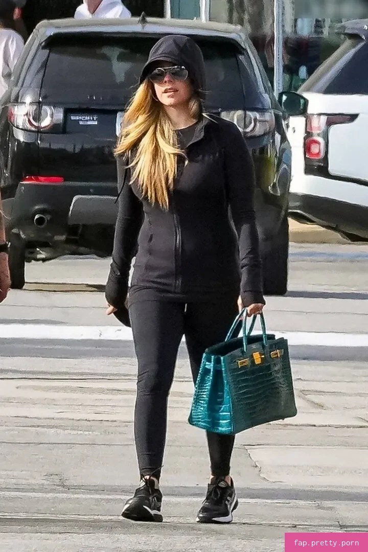 Avril Lavigne - Photo #76