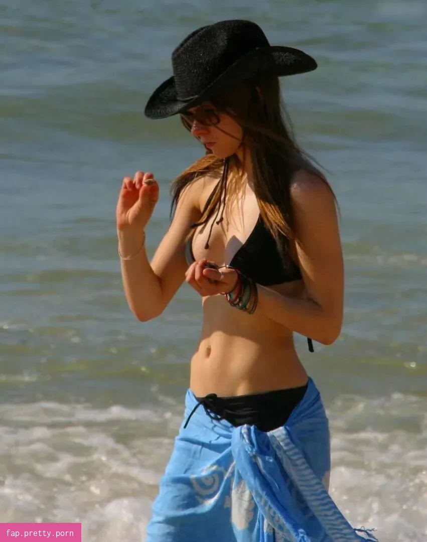 Avril Lavigne - Photo #06