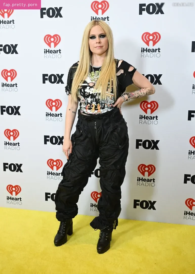 Avril Lavigne - Photo #40