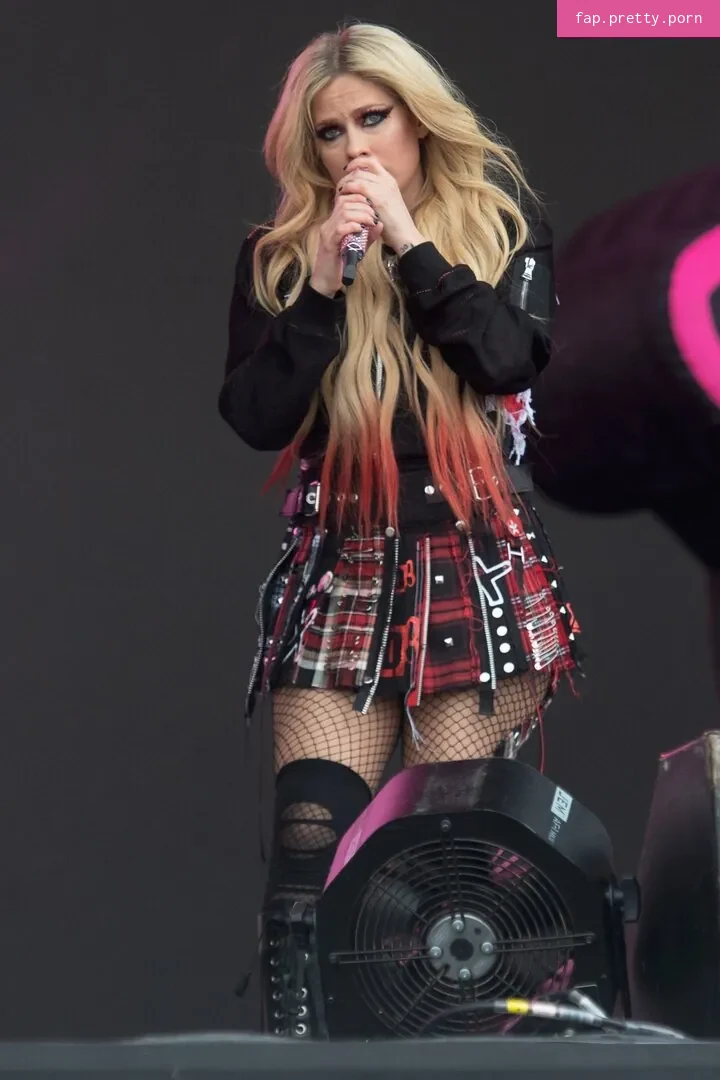 Avril Lavigne - Photo #87