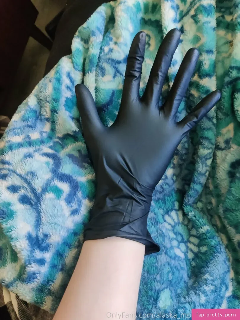 alaska_moon_glovefetish - Photo #08
