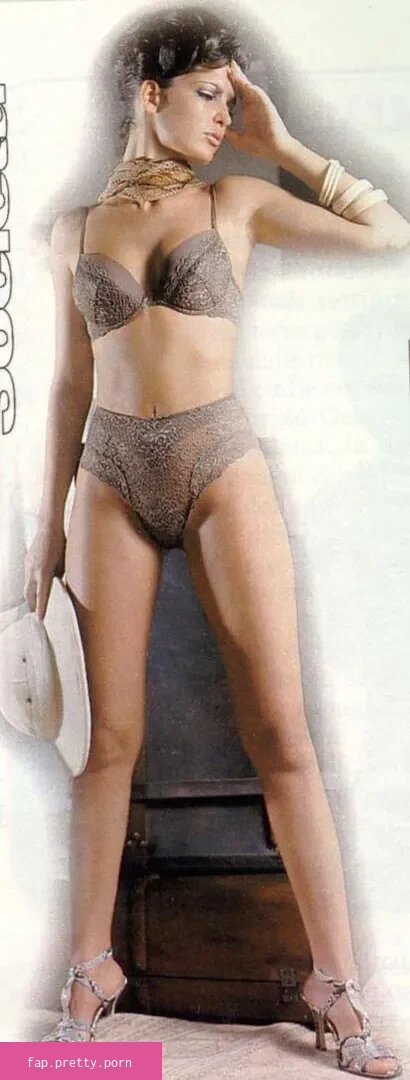 Alessia Merz - Photo #20