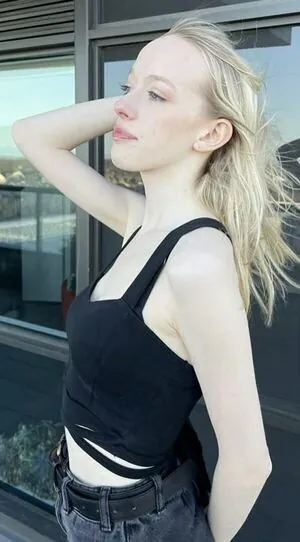 Amybeth McNulty