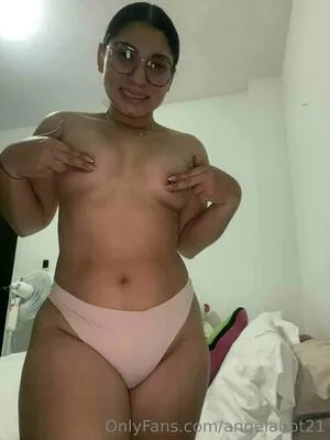 angelahot21