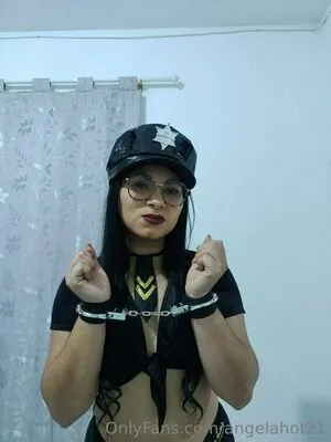 angelahot21