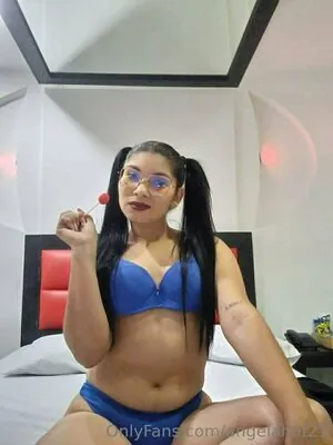 angelahot21