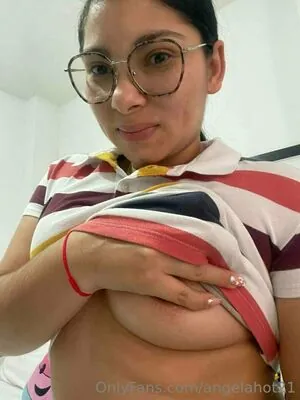 angelahot21