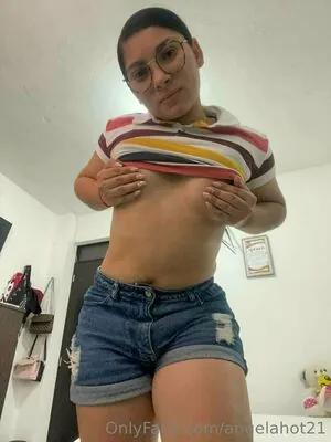 angelahot21