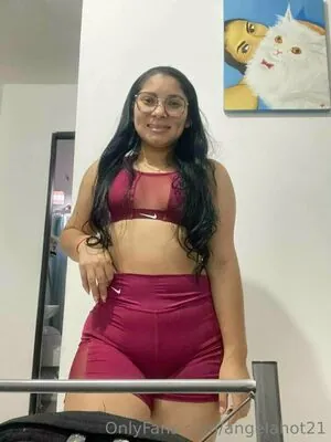 angelahot21