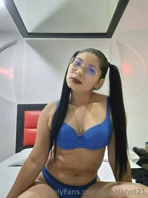 angelahot21