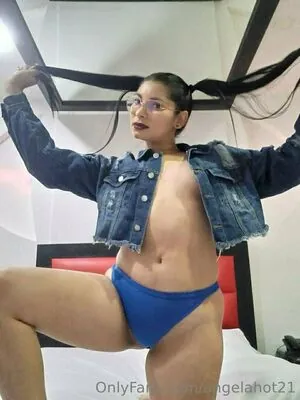 angelahot21