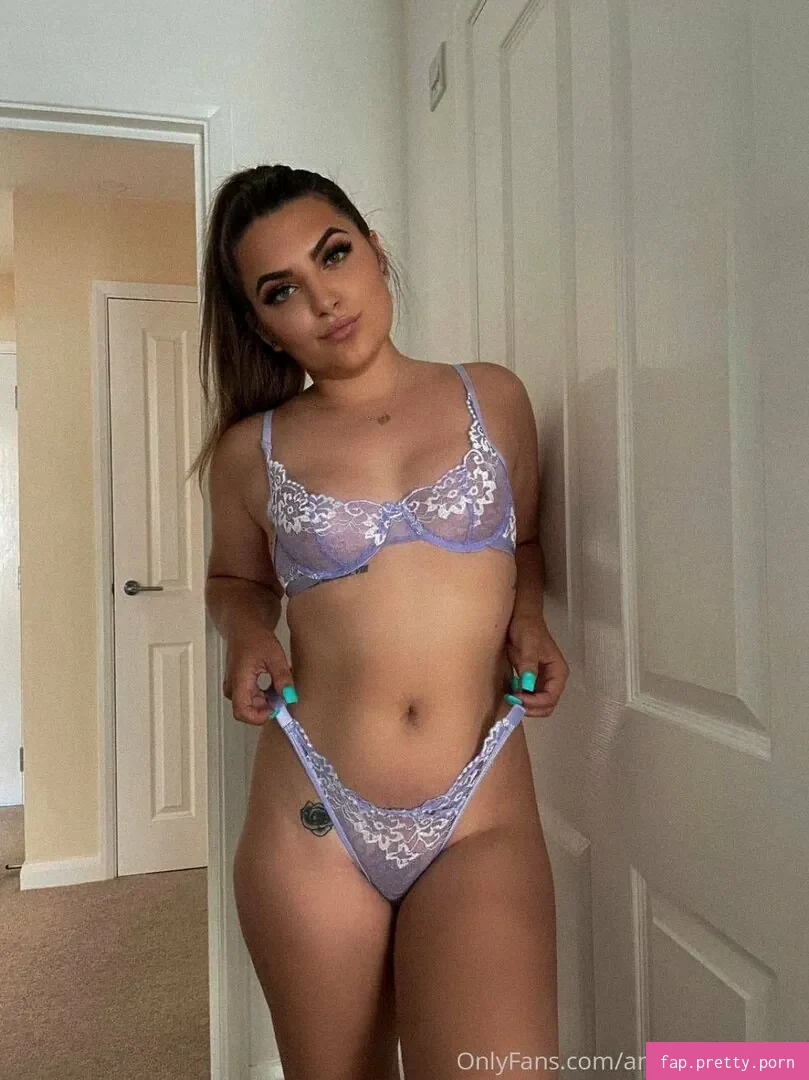 annieecharlotte - Photo #06
