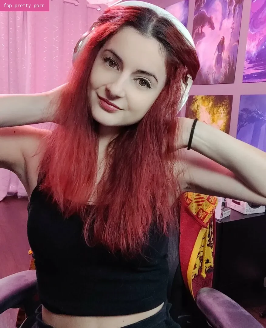 AnnieFuchsia - Photo #11