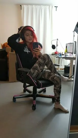 AnnieFuchsia