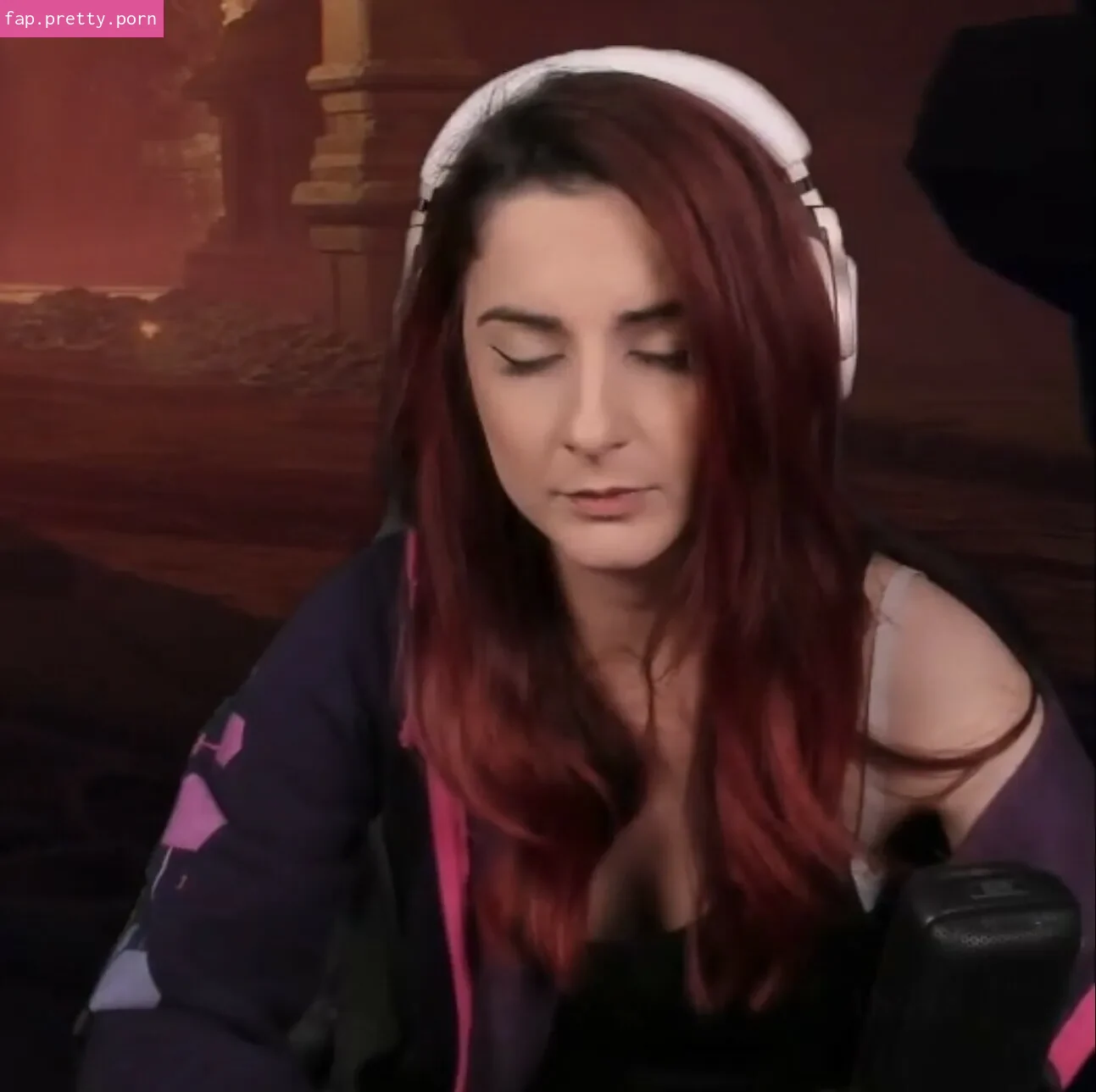 AnnieFuchsia - Photo #12