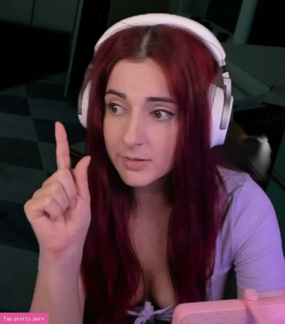AnnieFuchsia - Photo #18