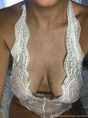 anyabrunette