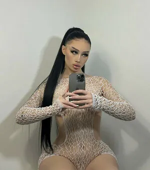 Auhneesh Nicole