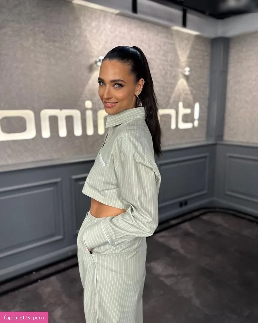 Amira Pocher - Photo #20