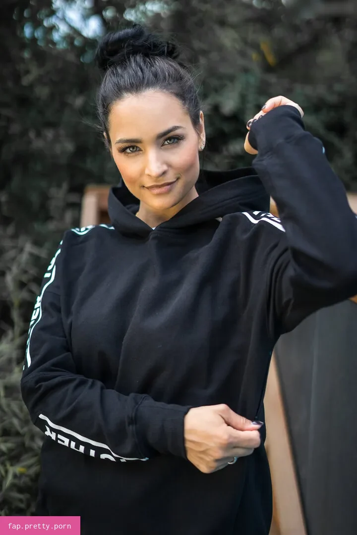 Amira Pocher - Photo #12