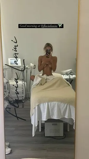 Alexis Ren