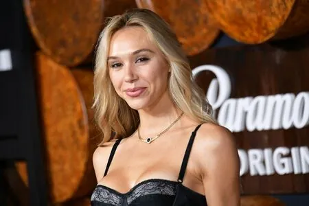 Alexis Ren
