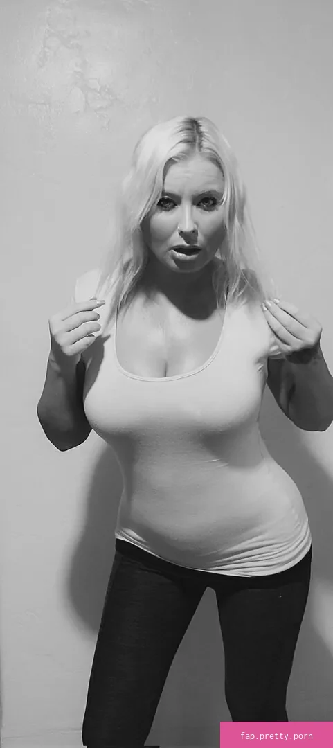 Ali Rhoades - Photo #04