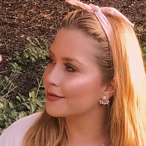 Amanda R