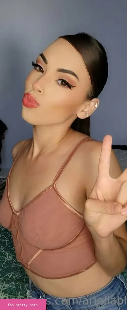 ariellabloom - Photo #33
