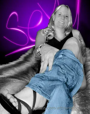 artsyinkedblonde