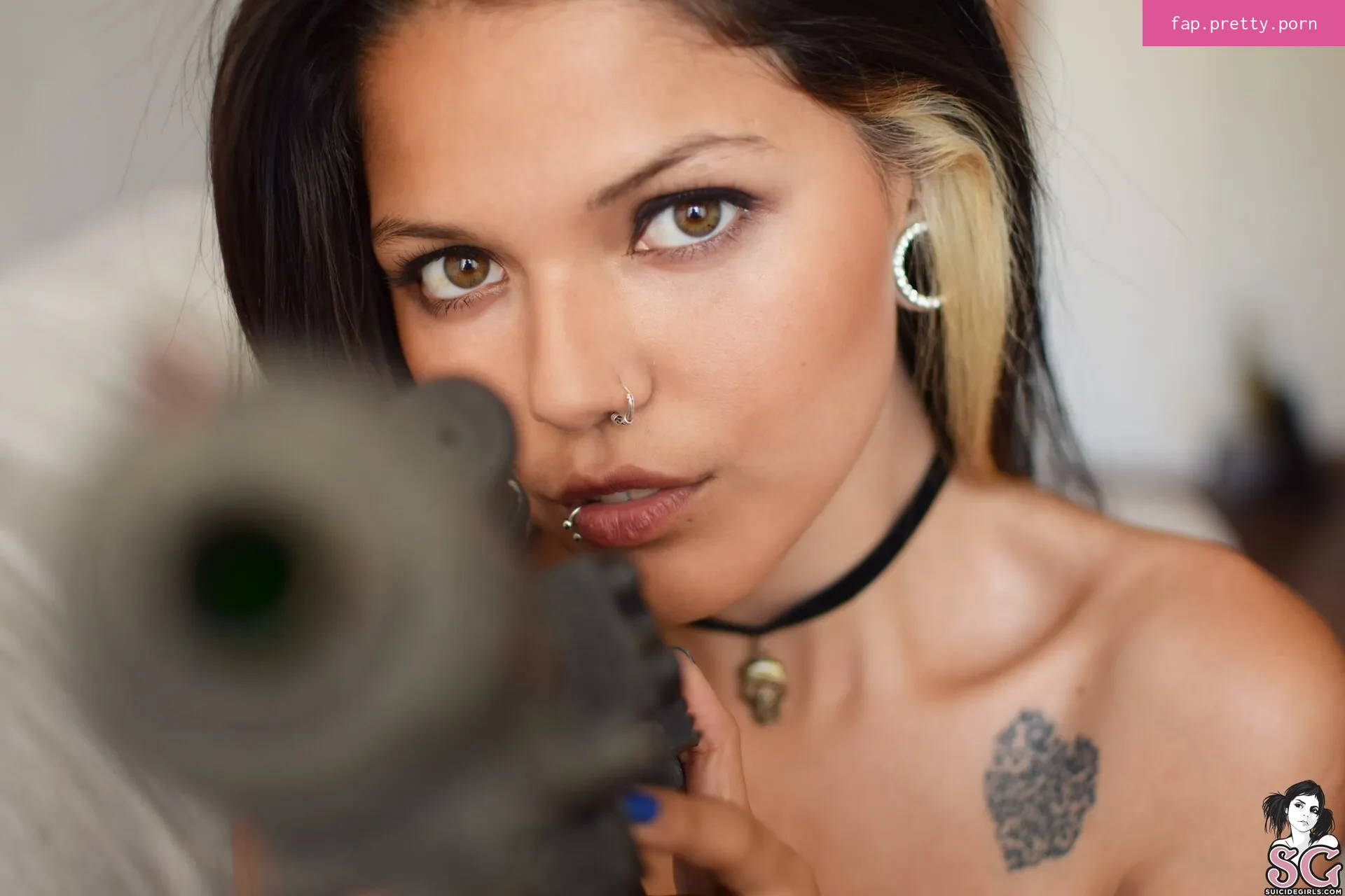 Agatha Suicide - Photo #01