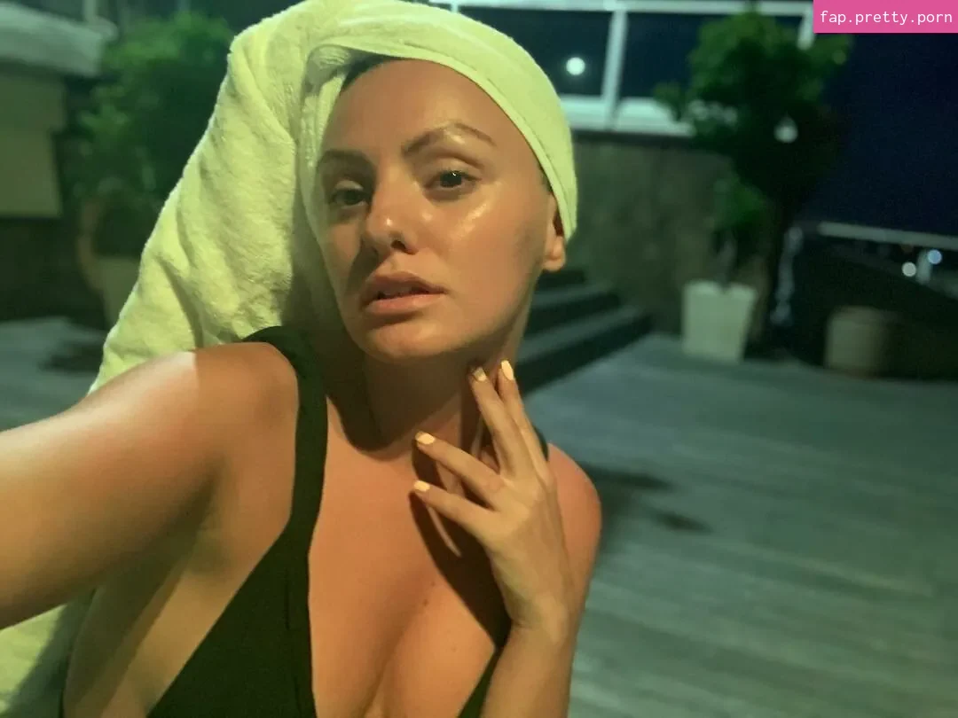 Alexandra Stan - Photo #10