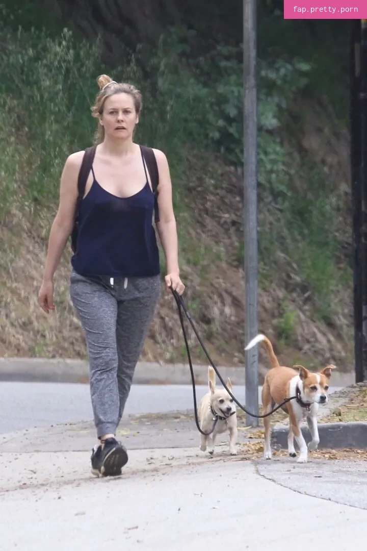 Alicia Silverstone - Photo #06