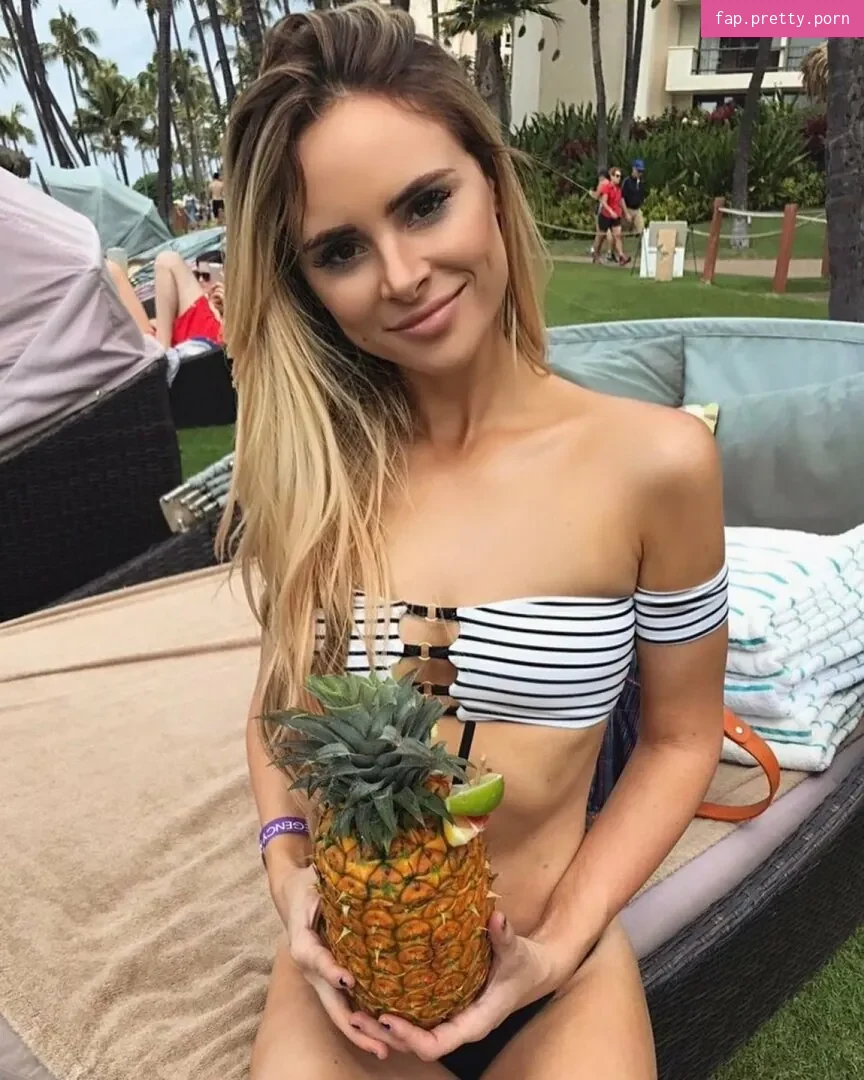 Amanda Stanton - Photo #20