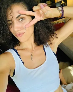Andrea Sixtos