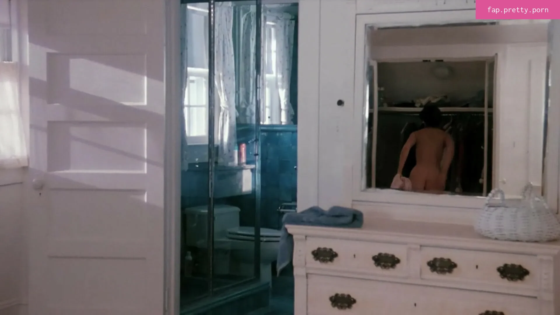 Annabella Sciorra - Photo #01