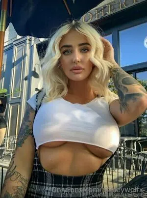 ashleywolfx