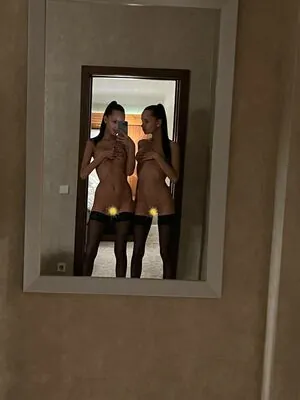 Adelalinka Twins