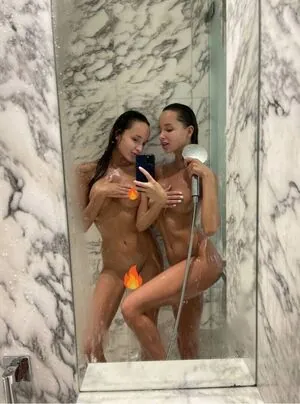 Adelalinka Twins