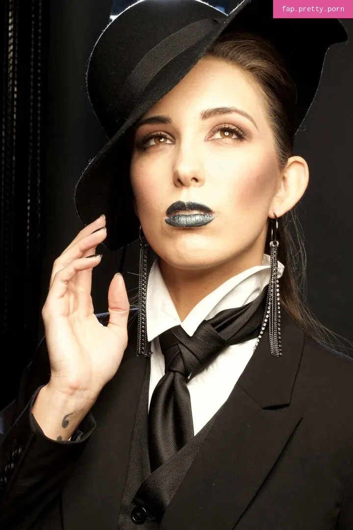 Amanda Thompson - Photo #30