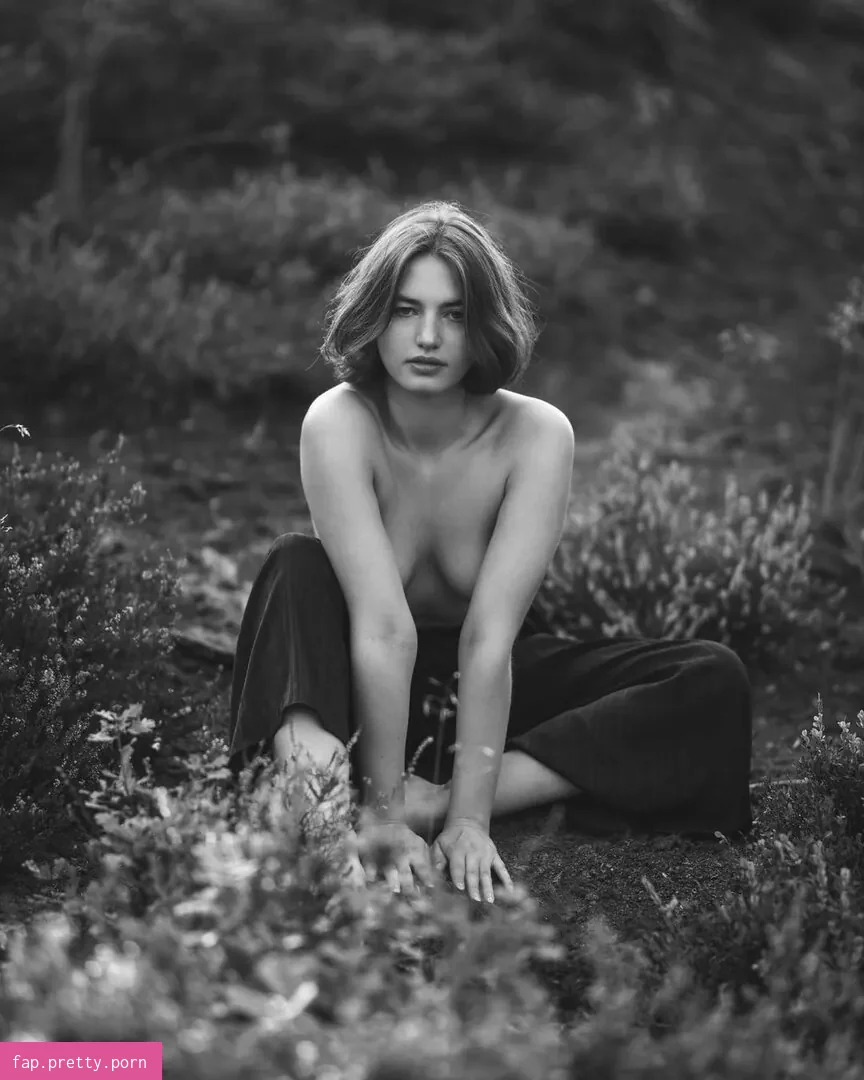 Anna Täuber - Photo #07