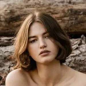 Anna Täuber