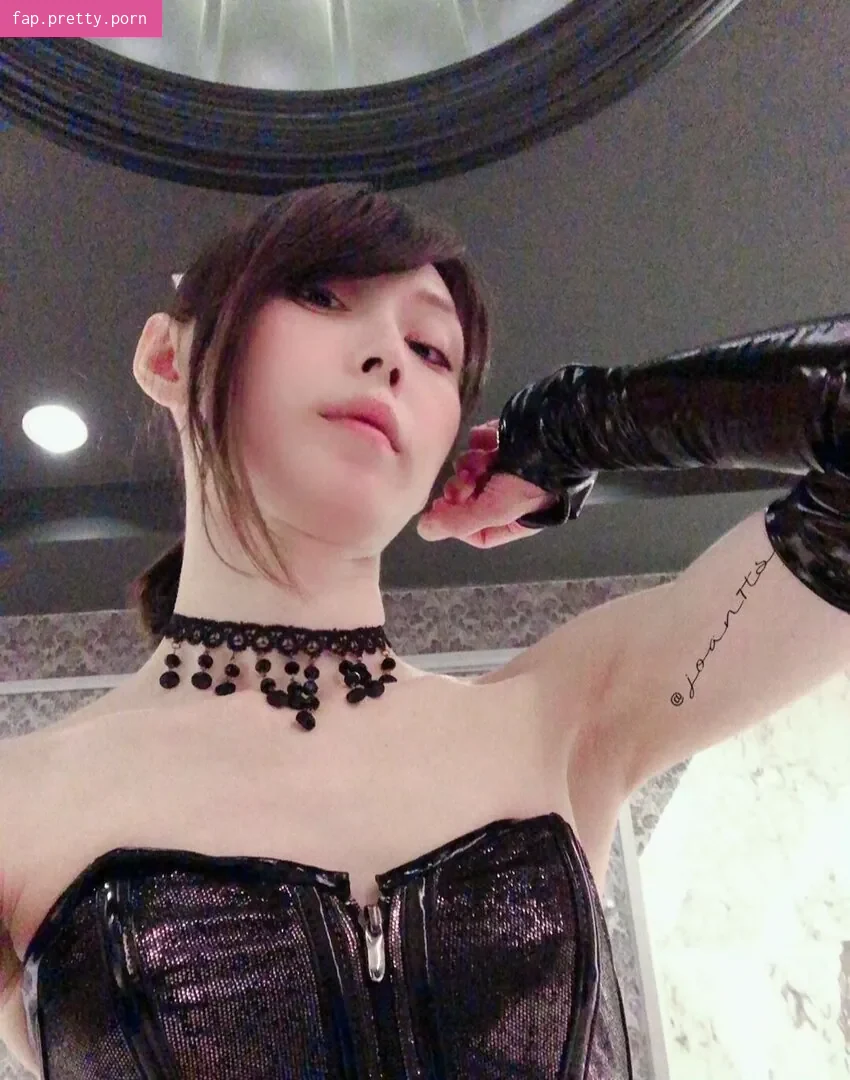 Anna Tojo - Photo #01