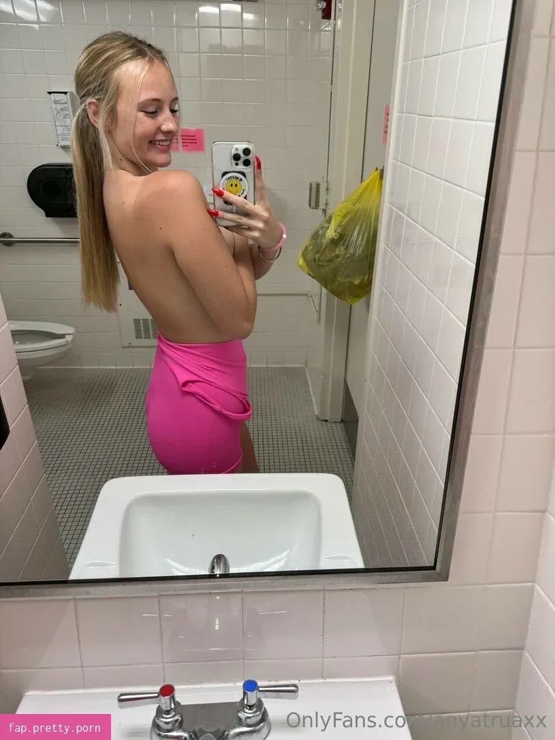 Anya Truax - Photo #00