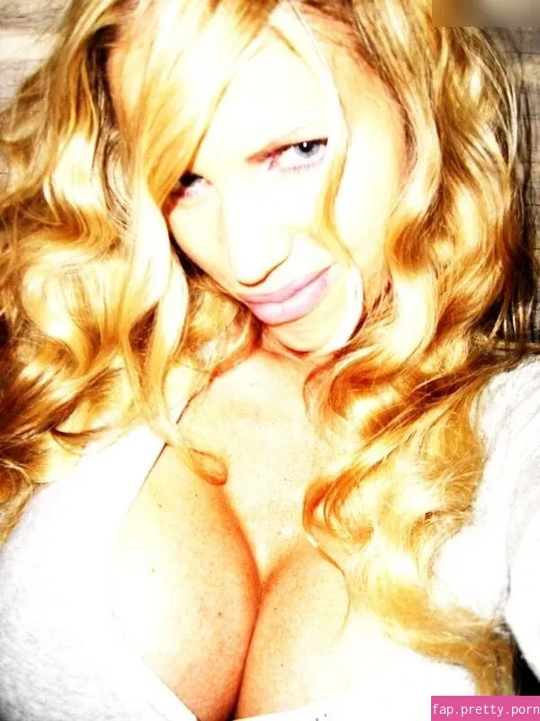 Annina Ucatis - Photo #02