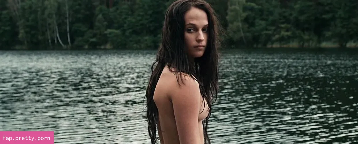 Alicia Vikander - Photo #03