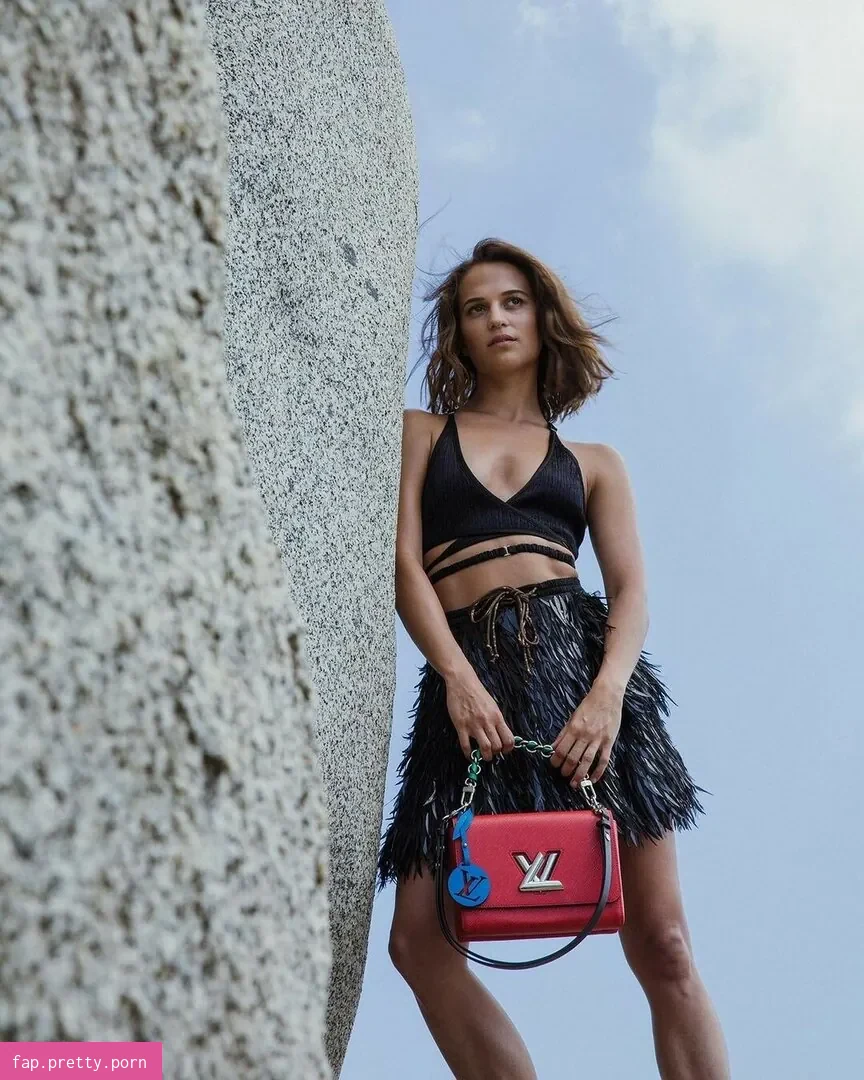 Alicia Vikander - Photo #00
