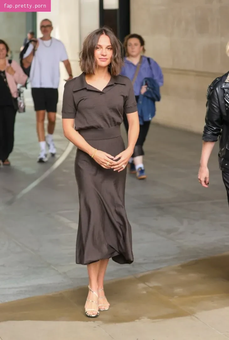Alicia Vikander - Photo #01