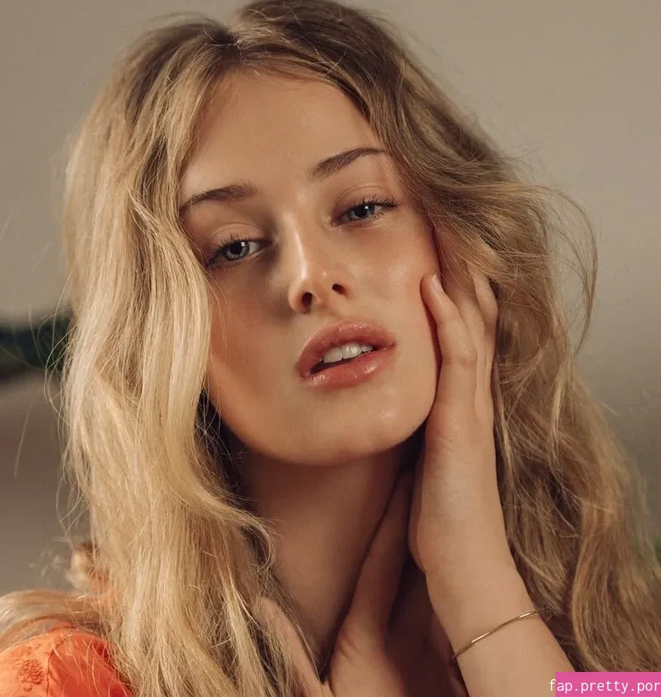Anna Van Patten - Photo #07
