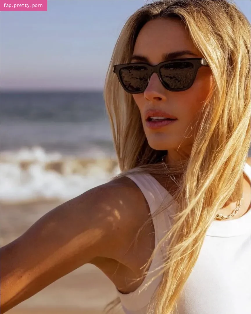 Arielle Vandenberg - Photo #37
